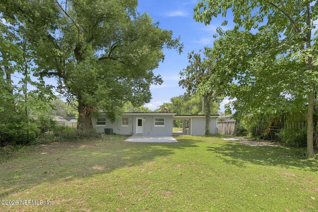6856 Camelot Road - Photo 14