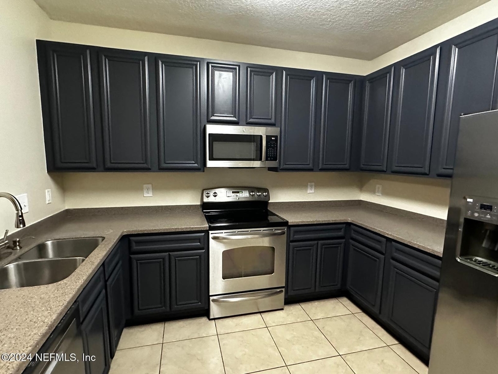 8215 Green Parrot Road - Photo 3