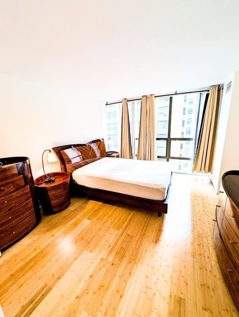 230 E Ontario Street - Photo 17