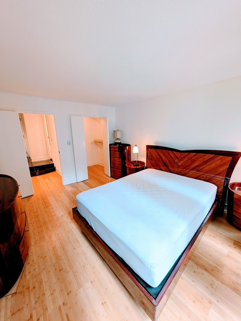 230 E Ontario Street - Photo 16