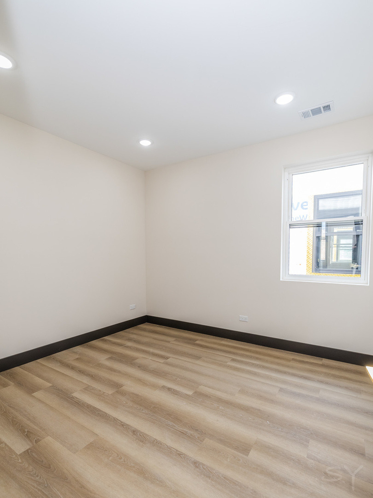 5637 S Prairie Avenue - Photo 12