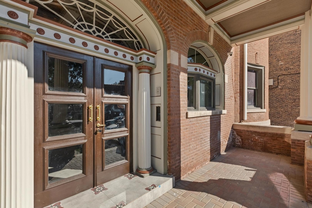 442 E 48th Street - Photo 3