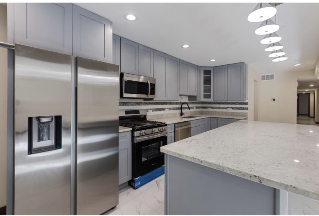 442 E 48th Street - Photo 3