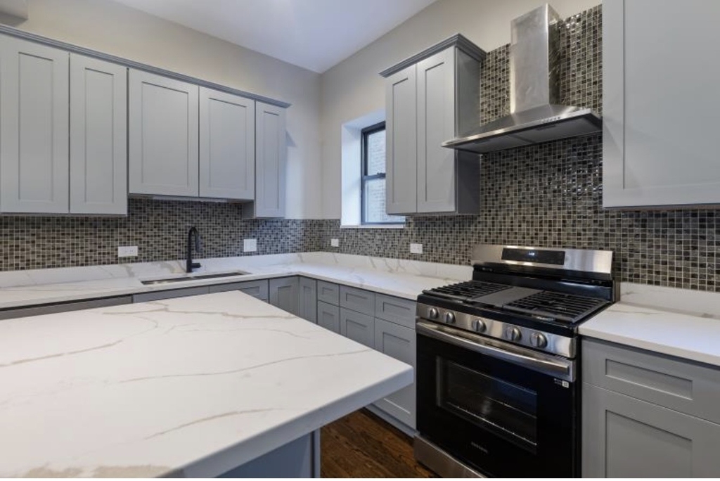 442 E 48th Street - Photo 5