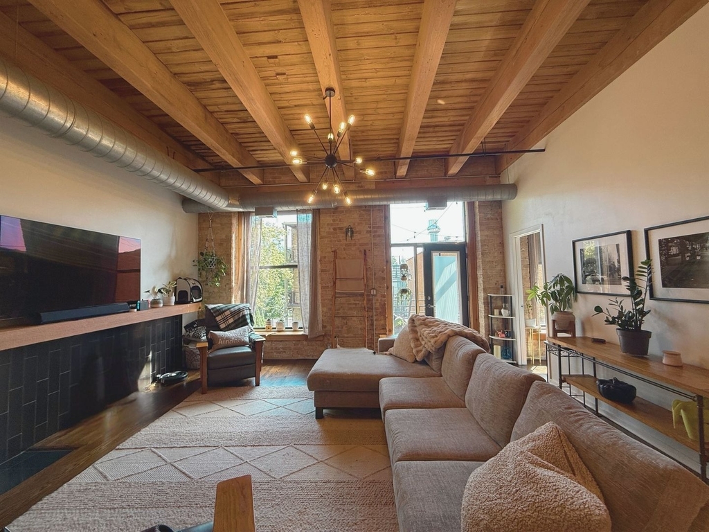2511 W Moffat Street - Photo 2