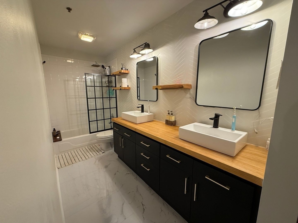 2511 W Moffat Street - Photo 10