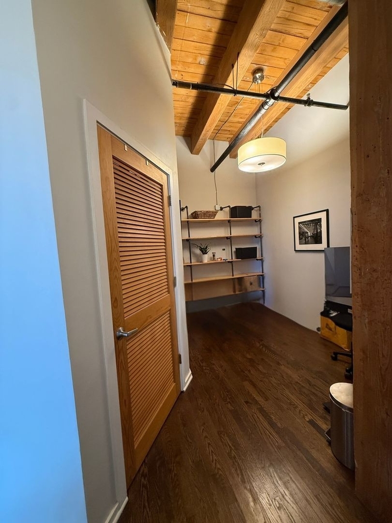 2511 W Moffat Street - Photo 12