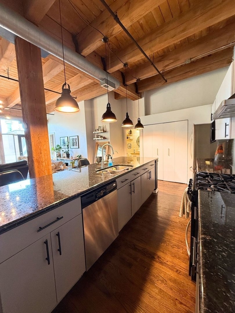 2511 W Moffat Street - Photo 6