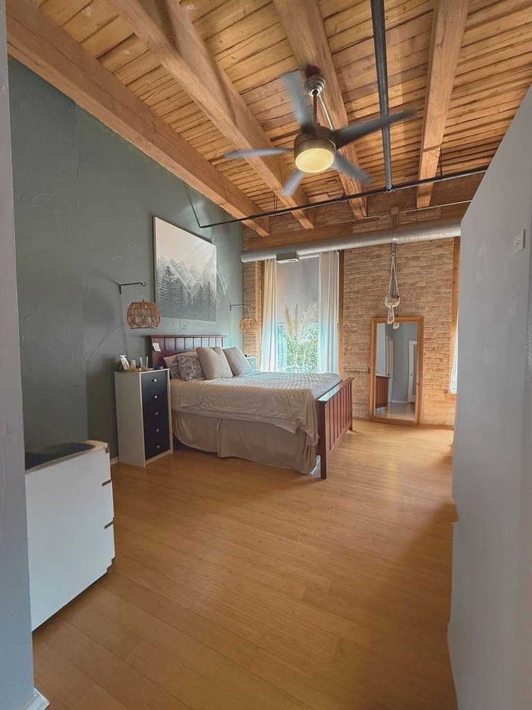 2511 W Moffat Street - Photo 8