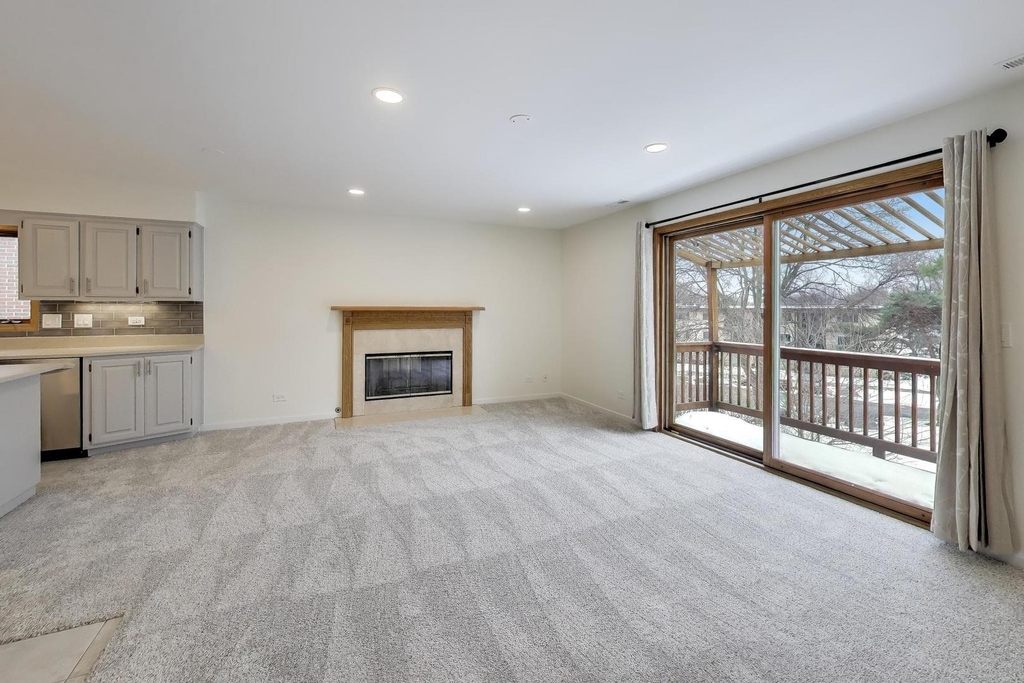 1209 E Davis Street E - Photo 3