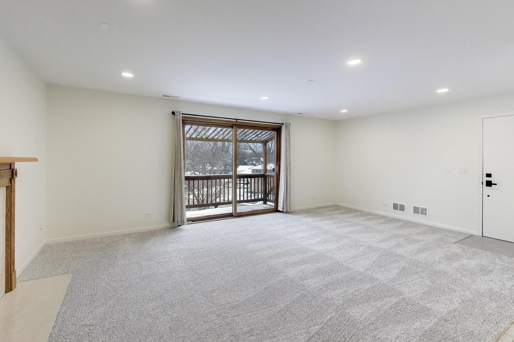 1209 E Davis Street E - Photo 4