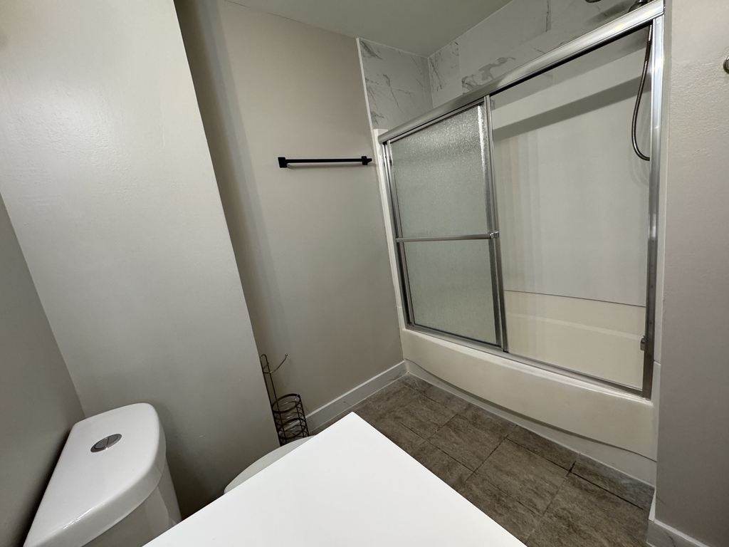 407 Trenton Court - Photo 12