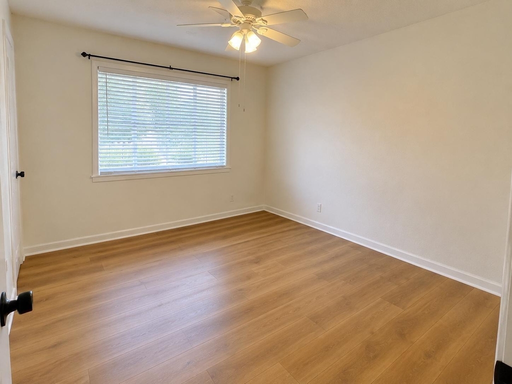 9350 Livernois Road - Photo 12