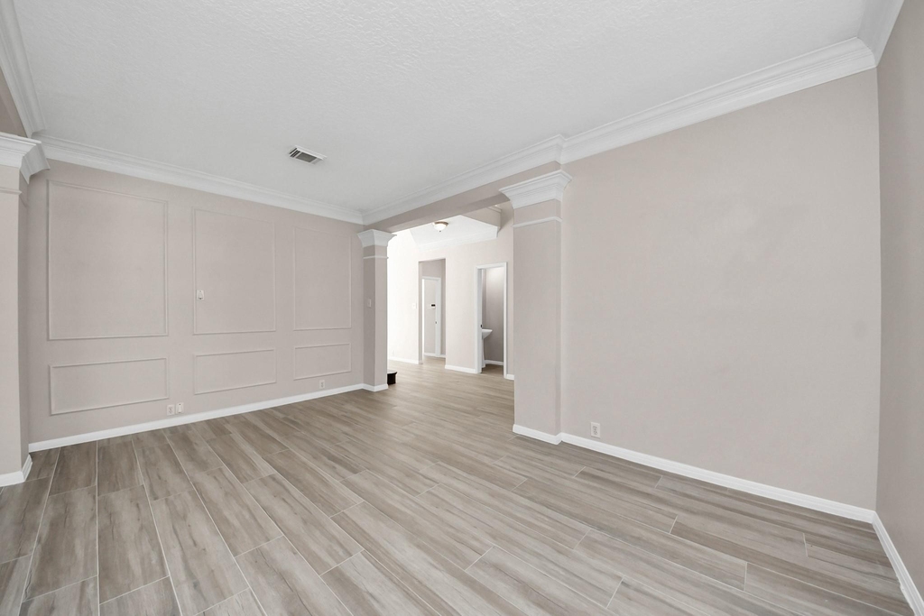 1335 Crescent Parkway Court - Photo 10