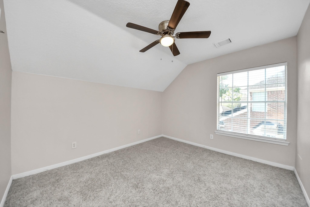 1335 Crescent Parkway Court - Photo 35