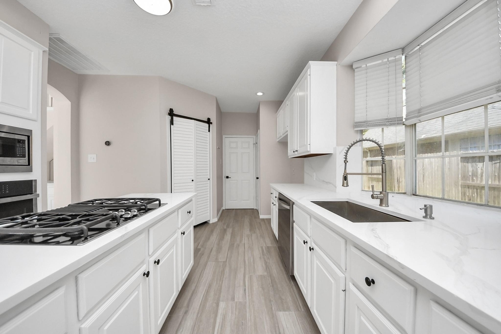 1335 Crescent Parkway Court - Photo 16
