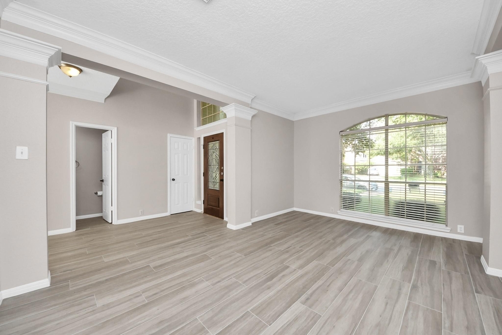 1335 Crescent Parkway Court - Photo 9