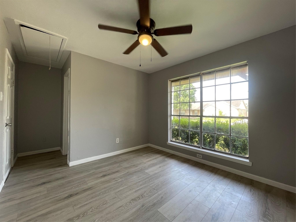 9614 Wellsworth Drive - Photo 4