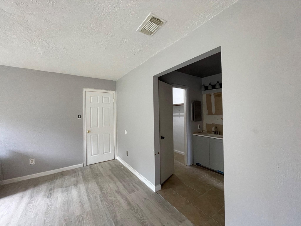9614 Wellsworth Drive - Photo 3