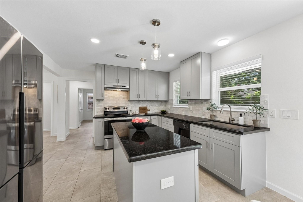 4017 Woodfin Street - Photo 8