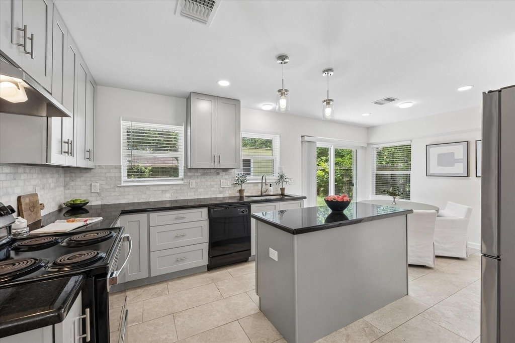 4017 Woodfin Street - Photo 7