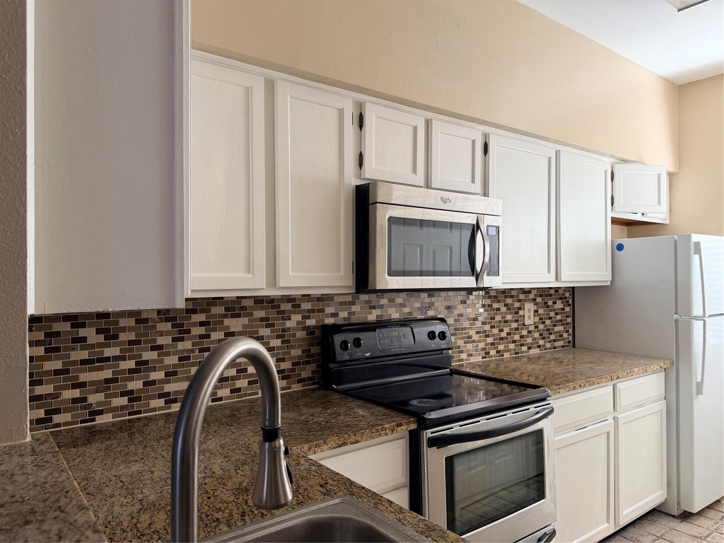 7637 Cambridge Street - Photo 3