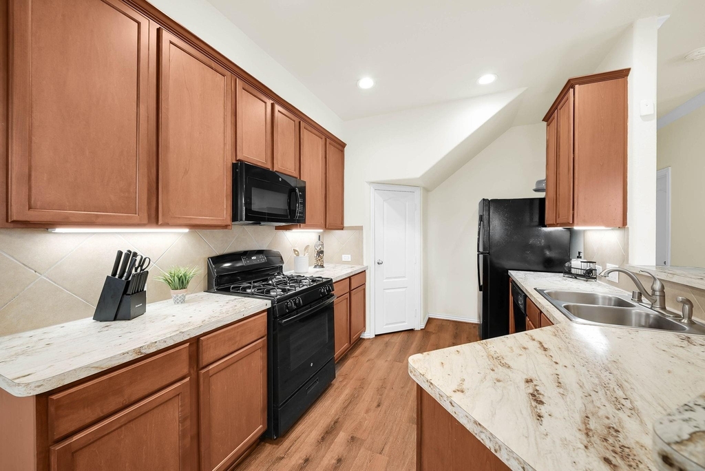 5112 Gable Lane - Photo 4