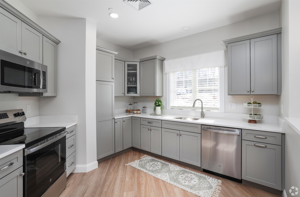 74 Rockingham - Photo 0