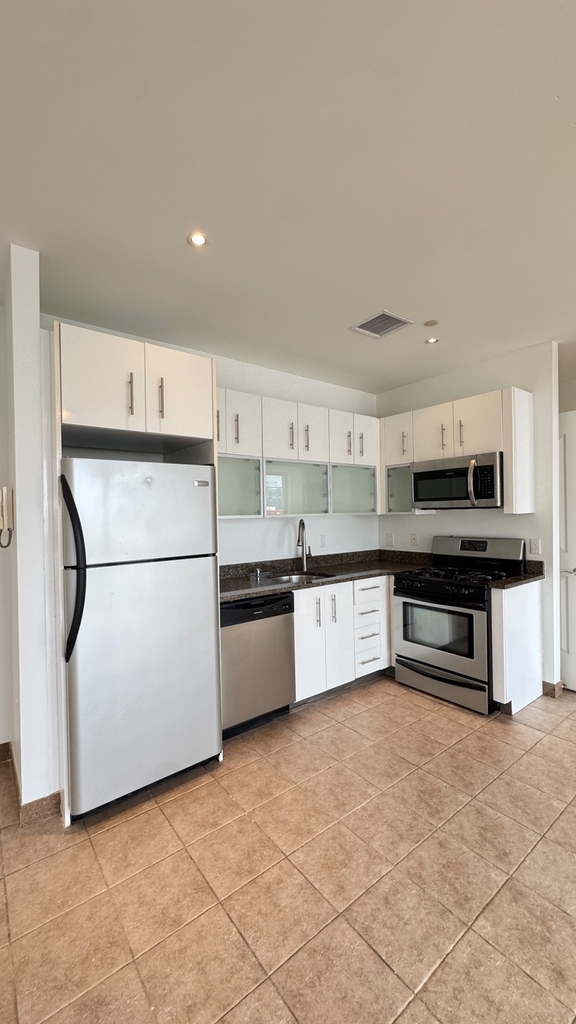 110 4th Avenue - Photo 0