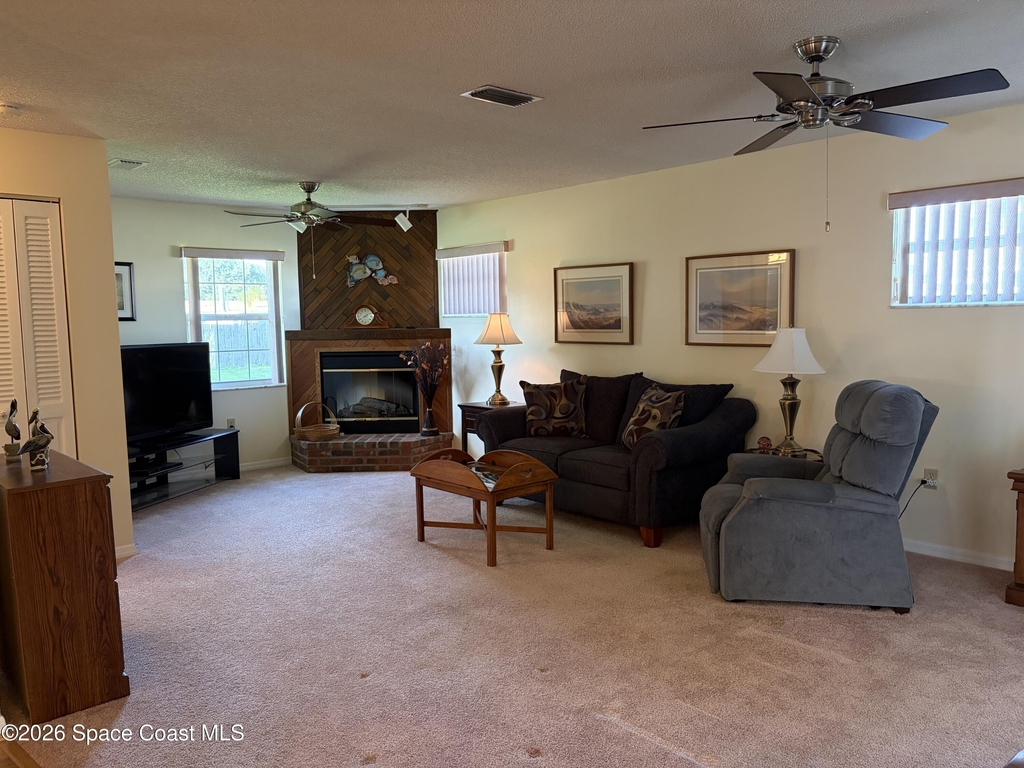 629 Ebony Street - Photo 11