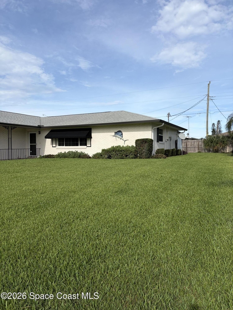 629 Ebony Street - Photo 2