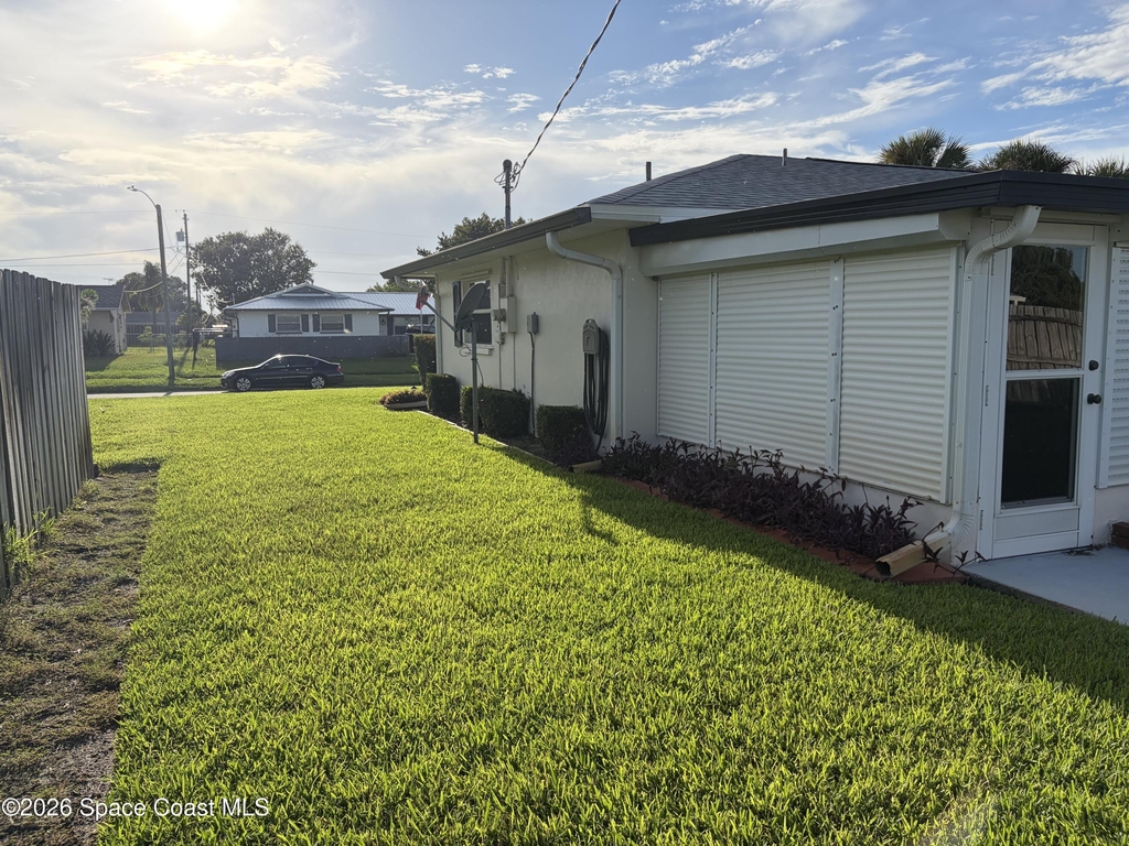 629 Ebony Street - Photo 4