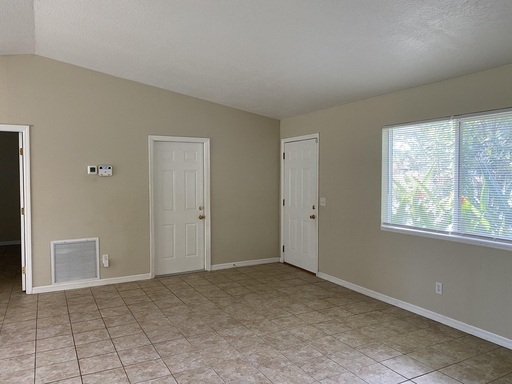 481 Harrington Street Sw - Photo 4