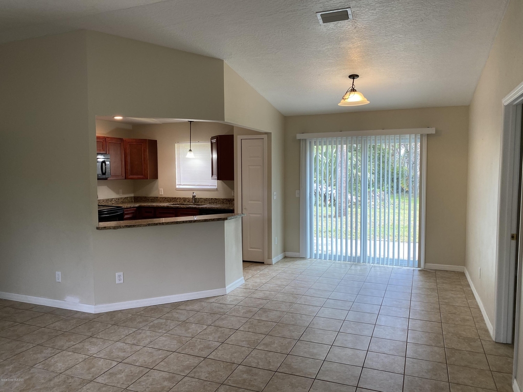 481 Harrington Street Sw - Photo 1