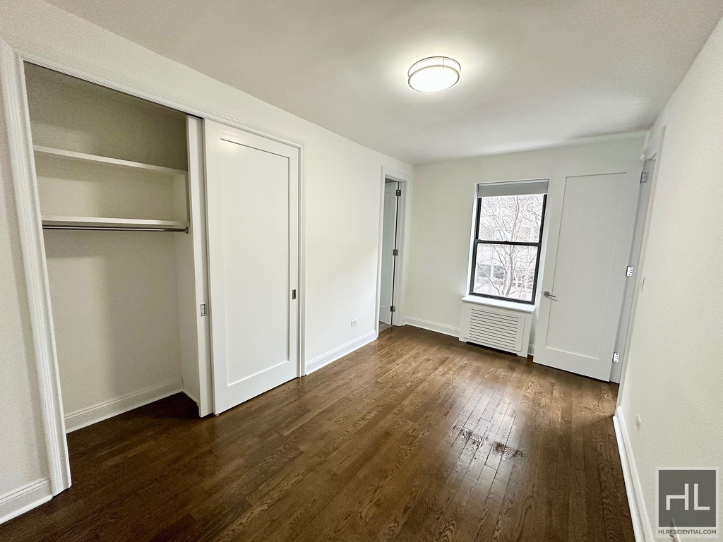 West 12 Street - Photo 2