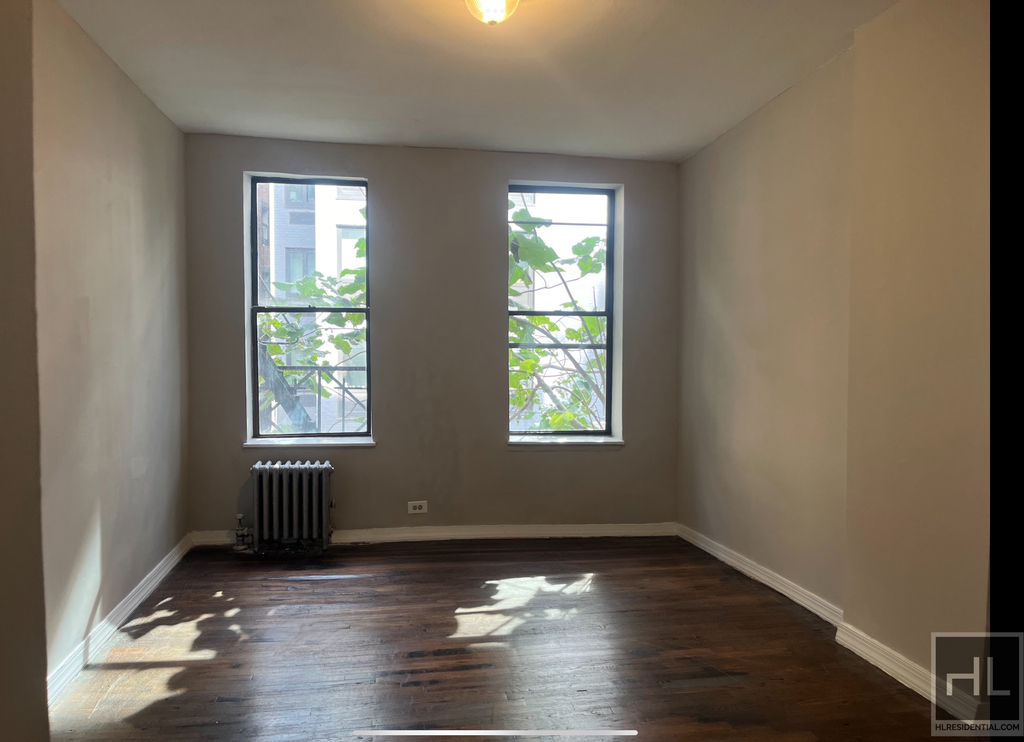 East 4 Street - Photo 0