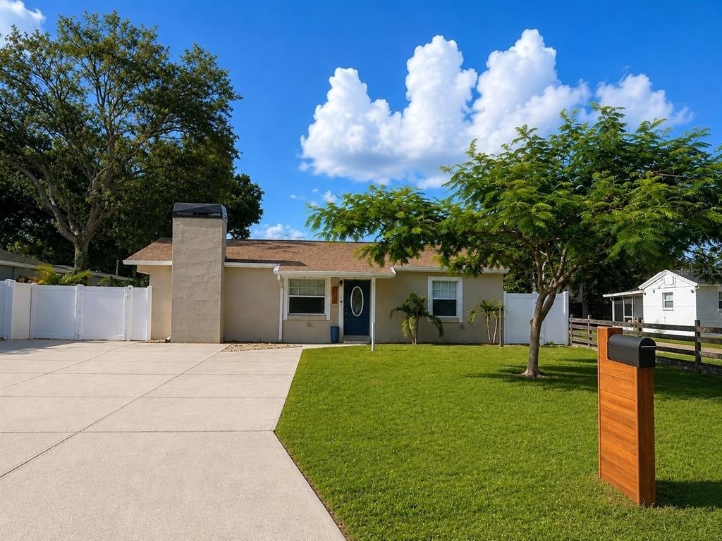 4405 W Wallcraft Avenue - Photo 0