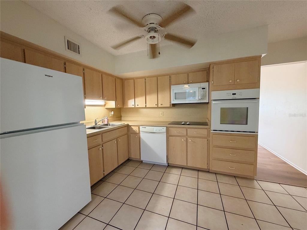 2361 Ecuadorian Way - Photo 4