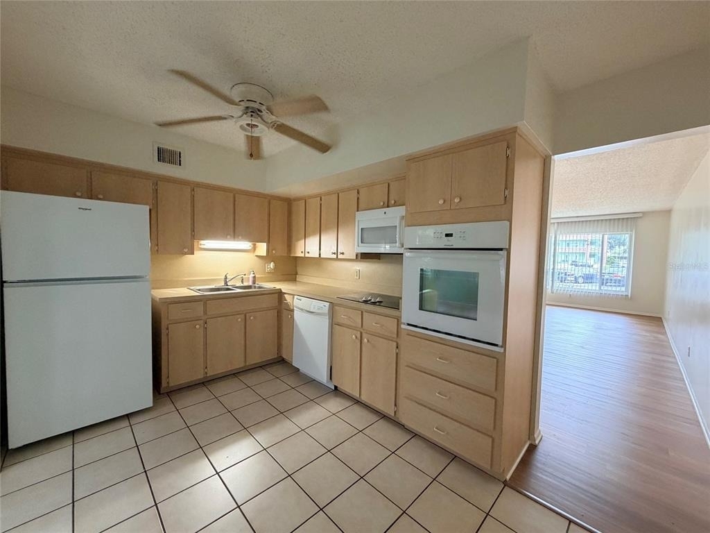 2361 Ecuadorian Way - Photo 3