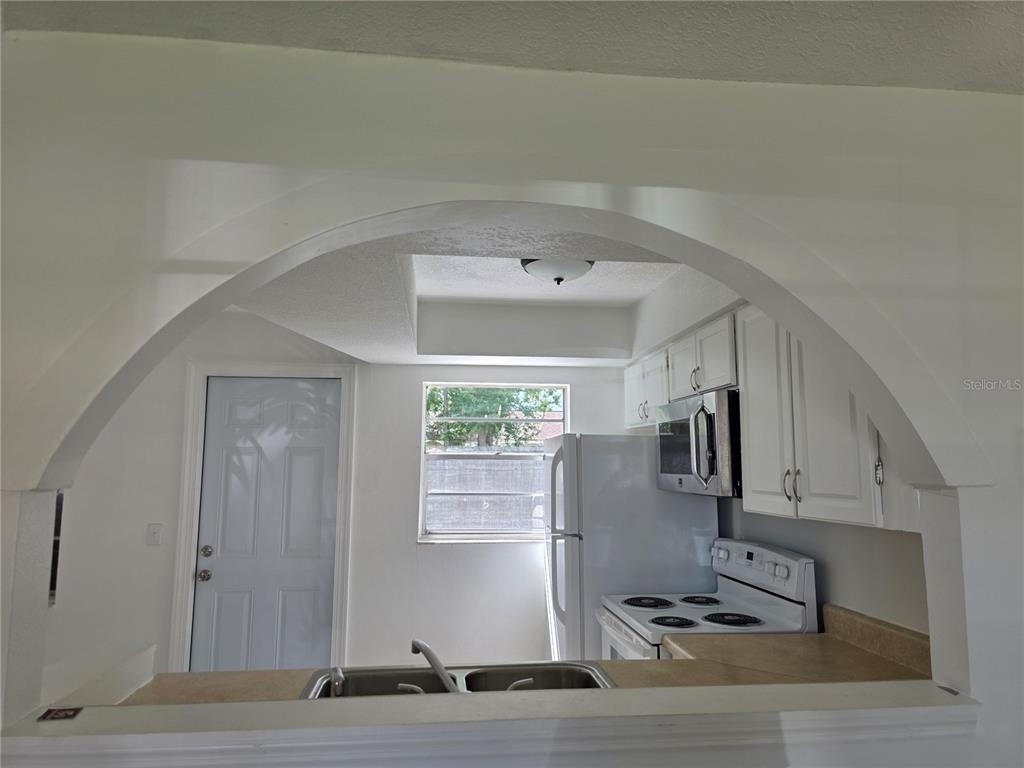 294 Valencia Avenue - Photo 7