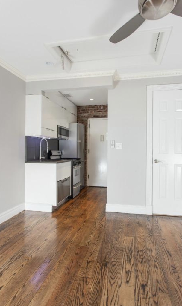 West 14th Street - Photo 1