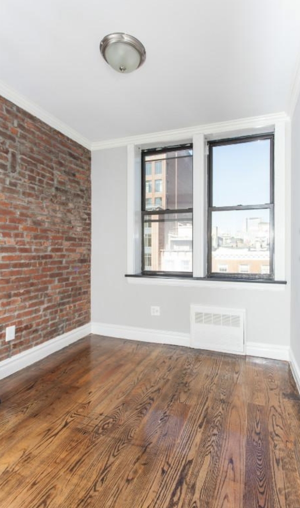 West 14th Street - Photo 2