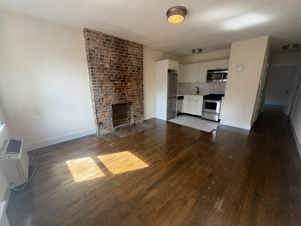East 55th Street - Photo 1