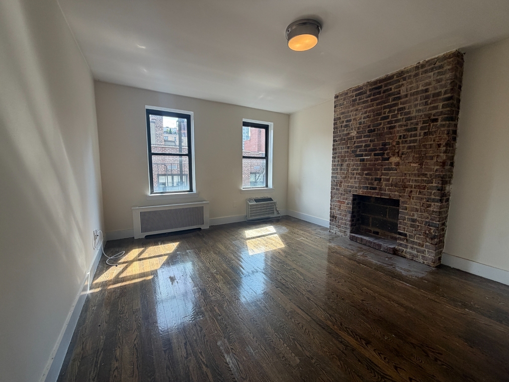 East 55th Street - Photo 0
