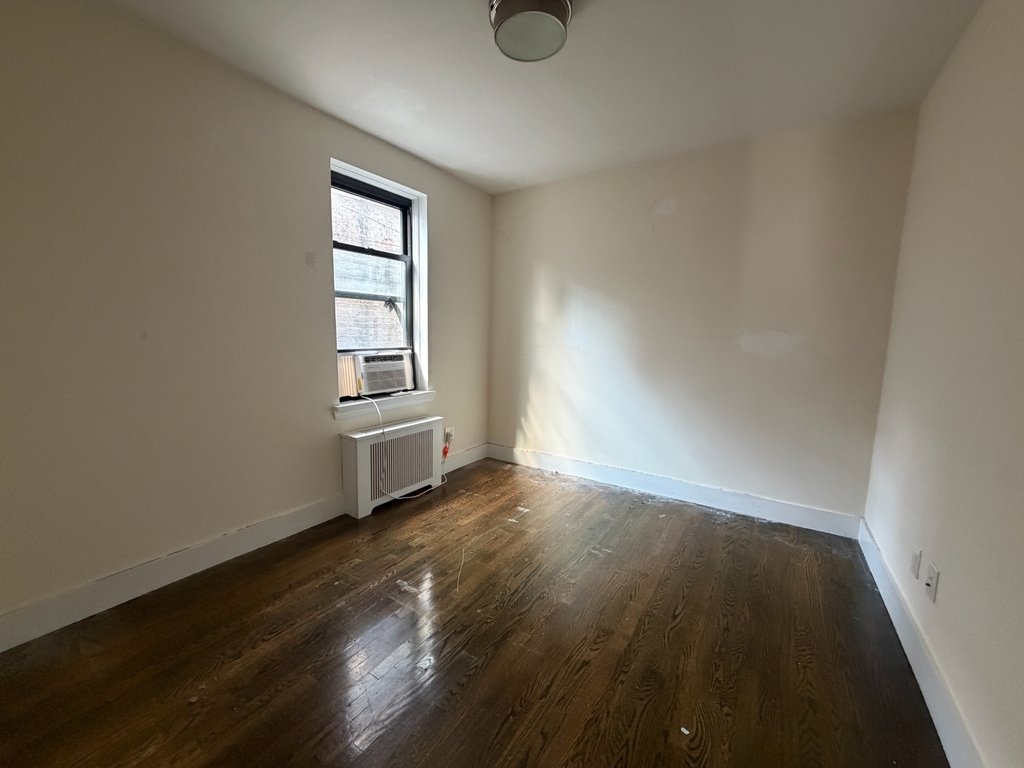 East 55th Street - Photo 3