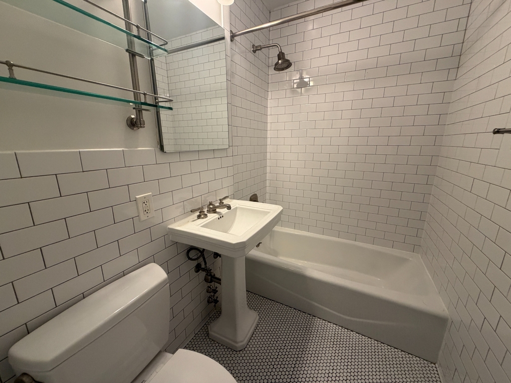 East 55th Street - Photo 5