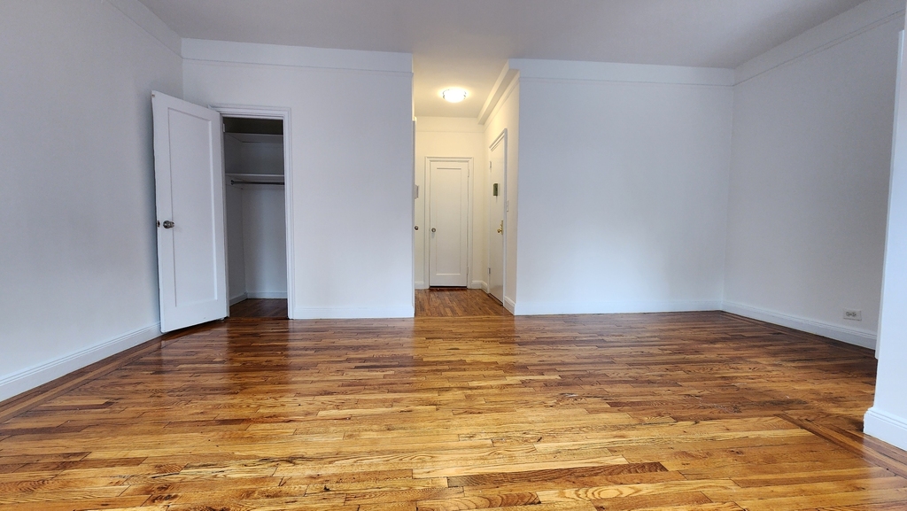East 58th Street - Photo 3