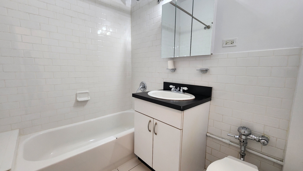 East 58th Street - Photo 2