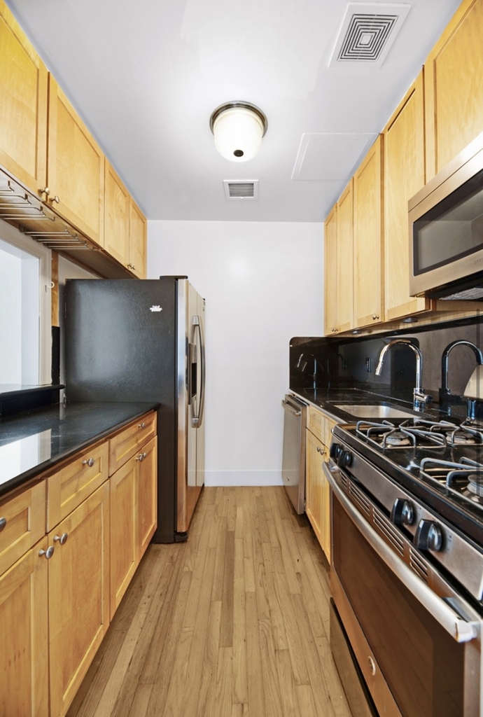 143 East 57th Street, New York, NY 10022 - Photo 10