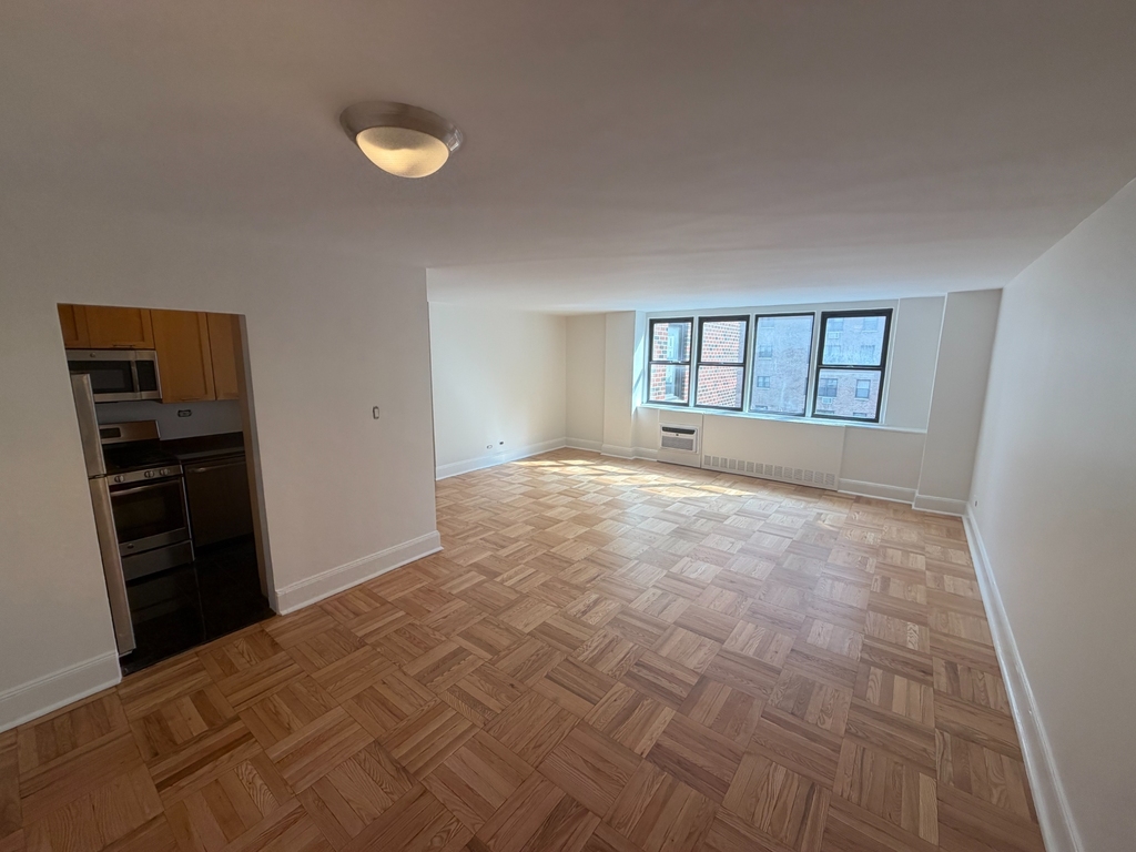 East 79th Street - Photo 5